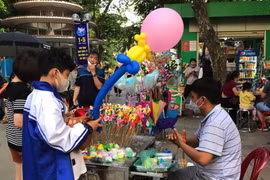 Bán hàng, dịch vụ giải trí tại công viên những ngày nghỉ lễ thu lãi gấp nhiều lần ngày thường