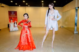 Á hậu Hoàng Thùy làm Huấn luyện viên cho ba đại diện Việt Nam đi thi Quốc tế