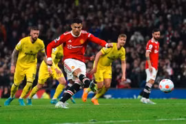 M.U thắng 3-0 Brentford ở trận cuối cùng trên sân nhà
