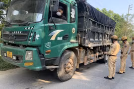 Hà Tĩnh: Nhiều phương tiện quá tải bị xử lý sau phản ánh của báo Nhà báo & Công luận