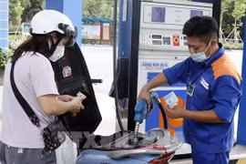 Bộ Công Thương siết chặt buôn lậu và gian lận thương mại xăng dầu