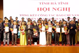 Văn phòng đại diện Báo Nhà báo & Công luận được Chủ tịch UBND tỉnh Hà Tĩnh tặng Bằng khen