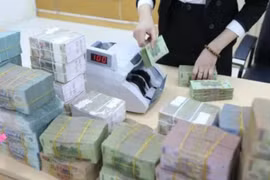 Lãi suất chênh lớn, người dân tính kế đi vay để… gửi tiết kiệm