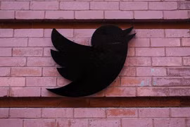 Twitter cấm người dùng quảng bá tài khoản Facebook