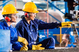 Tăng cường theo dõi, nắm bắt việc chi trả lương, thưởng cho người lao động dịp Tết