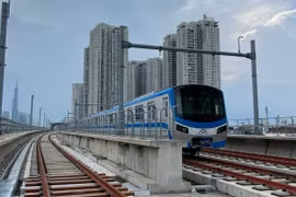 TP HCM: Đoàn tàu metro số 1 được kéo về ga Bình Thái để thử nghiệm hệ thống