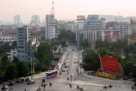 Trung Quốc đóng cửa thành phố giáp với Việt Nam vì Covid