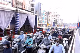 Ngày đầu thông xe hầm chui Lê Văn Lương, nhiều phương tiện quay đầu đi ngược chiều