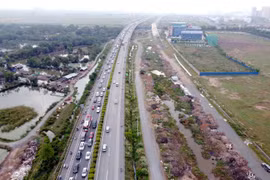 Dự án đường song hành cao tốc vẫn thi công "rùa bò" sau 5 năm