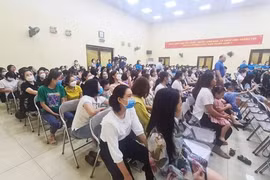 Quận Hoàng Mai tăng trên 4.000 học sinh/năm, biên chế giáo dục thiếu, quá tải trường công