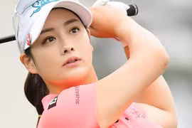Nữ golf thủ bị đồn cặp kè Bi Rain xinh đẹp và quyến rũ ra sao?