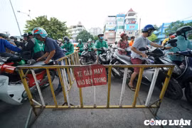 TP. HCM: Không đổ được xăng, tài xế công nghệ tắt ứng dụng, mếu máo vì thu nhập giảm