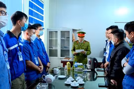 Khởi tố Giám đốc, Phó Giám đốc Trung tâm đăng kiểm nhận "bôi trơn" hơn 6,5 tỉ đồng