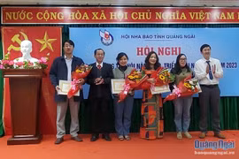 Hội Nhà báo tỉnh Quảng Ngãi khen thưởng các hội viên có thành tích xuất sắc