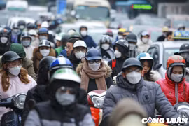 Người dân rời khỏi Thủ đô về quê nghỉ lễ, nhiều tuyến đường ùn ứ