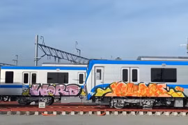 Xác minh các đoàn tàu metro số 1 bị vẽ bậy trong depot Long Bình