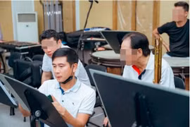 Hồ Hoài Anh xin nghỉ việc không lương tại Học viện Âm nhạc Quốc gia