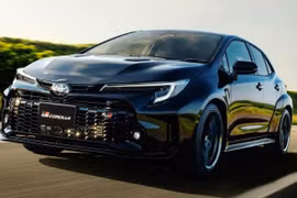 Khách hàng phải quay số để được mua Toyota Corolla phiên bản xe đua