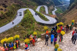 Phát triển giao thông - tạo đà cho phát triển KT-XH vùng đồng bào dân tộc