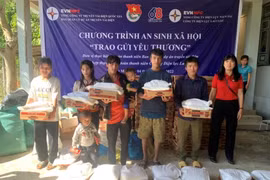 Tuổi trẻ ngành Điện “Trao gửi yêu thương” đến các hộ nghèo, học sinh nghèo vượt khó tại Lai Châu