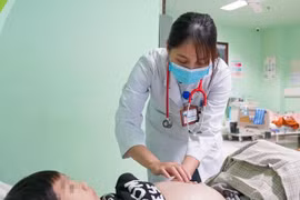 Hai trẻ suy thận, hại thận vì bố mẹ tự ý cho dùng thuốc nam