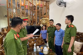 Trưởng Khoa Bệnh viện Đa khoa tỉnh Sơn La bị bắt liên quan đến Việt Á