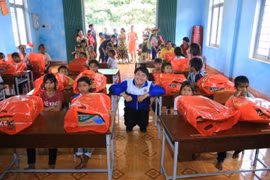 Giấc mơ nghề giáo của cậu bé mất cha từng xin cơm chùa khôn lớn