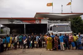 Sri Lanka vỡ nợ, Bộ trưởng yêu cầu dân không xếp hàng mua nhiên liệu trong 2 ngày