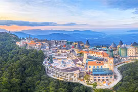 Sun World Ba Na Hills hóa xứ sở của những người khổng lồ