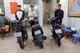 CSGT ngăn chặn hàng chục xe máy nẹt pô, ‘đi bão’