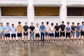 "Làm luật" để xe quá tải thông chốt, bắt thêm 2 trưởng ca Trạm thu phí IC14