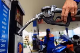 Lùi ngày điều chỉnh giá xăng dầu