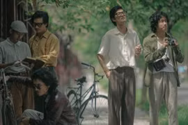 Em và Trịnh: “Bữa tiệc” âm nhạc và cảnh sắc trên nền nội dung chồng chéo