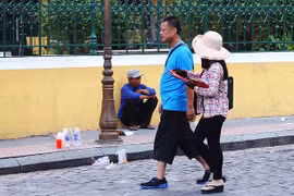 Yêu cầu dẹp nạn chèo kéo, nài ép khách du lịch dịp 30/4 - 1/5