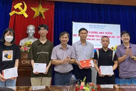Báo Quảng Ngãi ra mắt Ban Khuyến học và khen thưởng học sinh, sinh viên