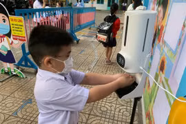 Hơn 1 triệu học sinh mầm non, tiểu học ở TP. HCM trở lại trường: Phụ huynh nửa mừng, nửa lo