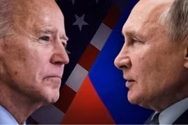 Tổng thống Biden áp lệnh trừng phạt đầu tiên với ngân hàng và giới nhà giàu Nga