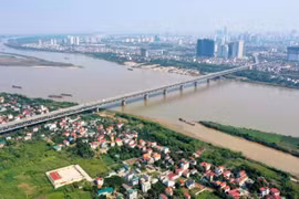 Ưu tiên bố trí quỹ đất 2 bên bờ sông Hồng xây dựng các công trình văn hóa, du lịch