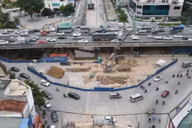 Điều chỉnh thời gian hoàn thành dự án hầm chui Lê Văn Lương