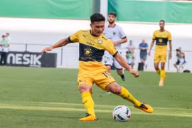 Quang Hải không thi đấu, Pau FC thắng trận đầu tiên