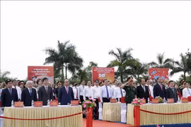 Chủ tịch nước Nguyễn Xuân Phúc dự Lễ thượng cờ Thống nhất non sông tại Quảng Trị