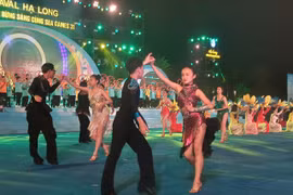 Carnaval Hạ Long 2022 thu hút hàng vạn người tham gia