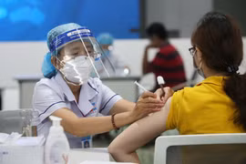 Chuẩn bị tiêm vaccine mũi 4 cho người từ 18 tuổi trở lên