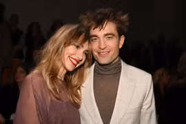 'Người Dơi' Robert Pattinson tình tứ bên người yêu tại Ai Cập