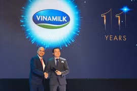 Top 50 Công ty kinh doanh hiệu quả nhất Việt Nam 11 năm liền vinh danh Vinamilk