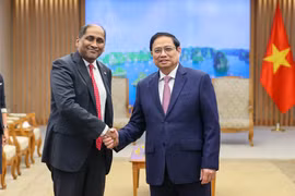 Thủ tướng đề nghị Singapore hỗ trợ Việt Nam trong xây dựng nền kinh tế độc lập, tự chủ