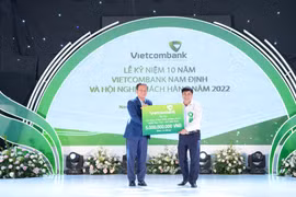 Vietcombank trao 5 tỷ đồng hỗ trợ kinh phí xây dựng trường THCS xã Nam Thanh, huyện Nam Trực, tỉnh Nam Định