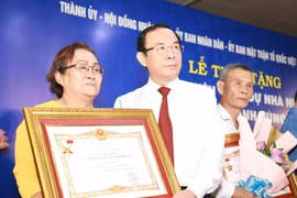 TP. HCM tổ chức Lễ trao danh hiệu Bà mẹ Việt Nam Anh hùng và Anh hùng lực lượng vũ trang nhân dân