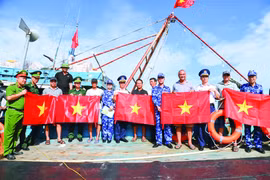 Sát cánh cùng ngư dân Nghĩa Hưng vươn khơi bám biển