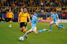 Haaland thi đấu mờ nhạt, Man City chia điểm với Dortmund